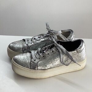 Women’s Kenneth Cole sneaker, silver size 7